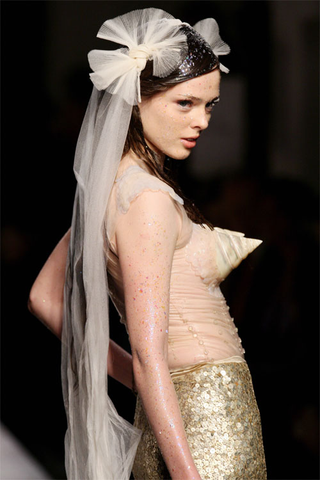 Illustration for article titled Fashion Show